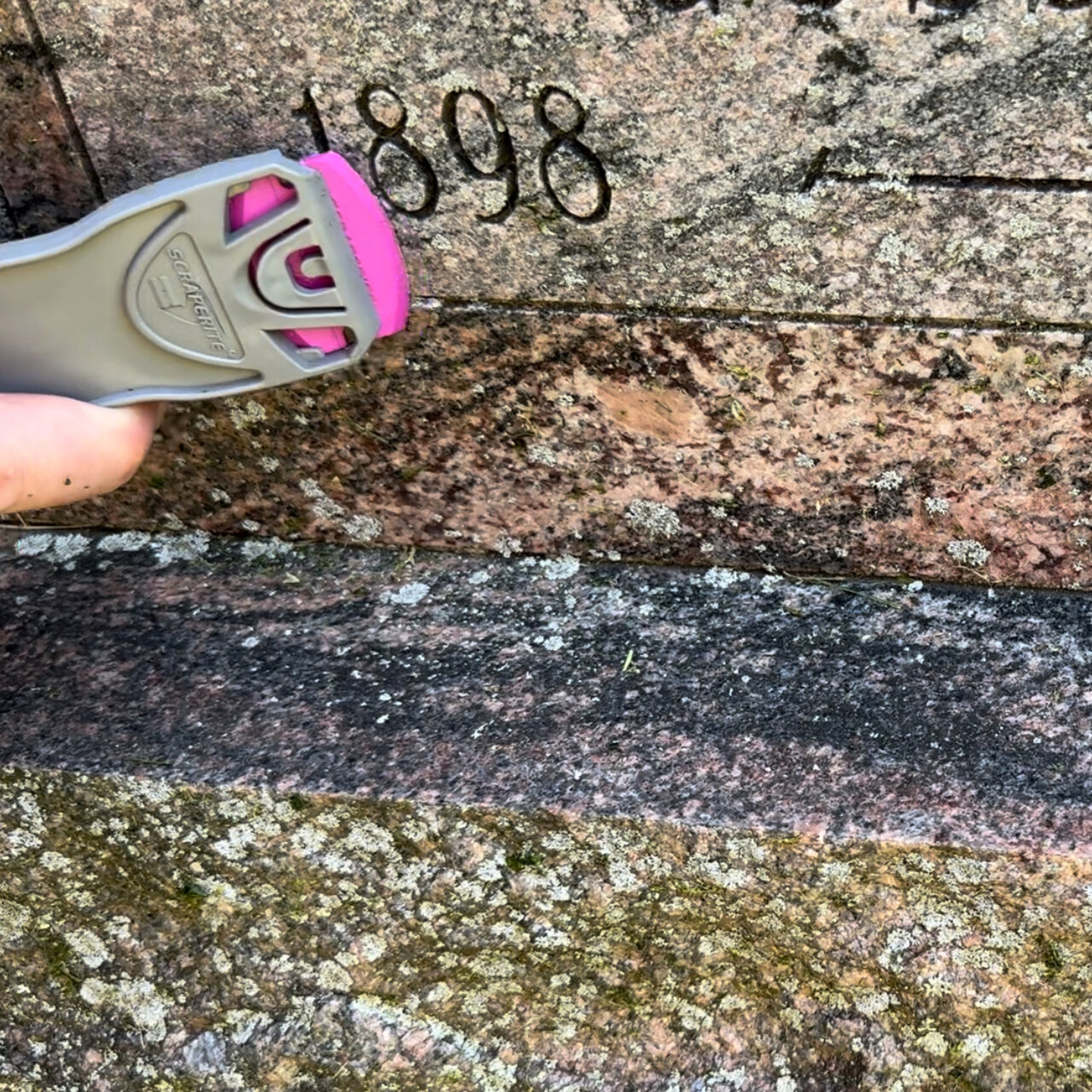 Scraperite magenta plastic razor blade cleaning stone monument with engraving 1898. SRT33PRO